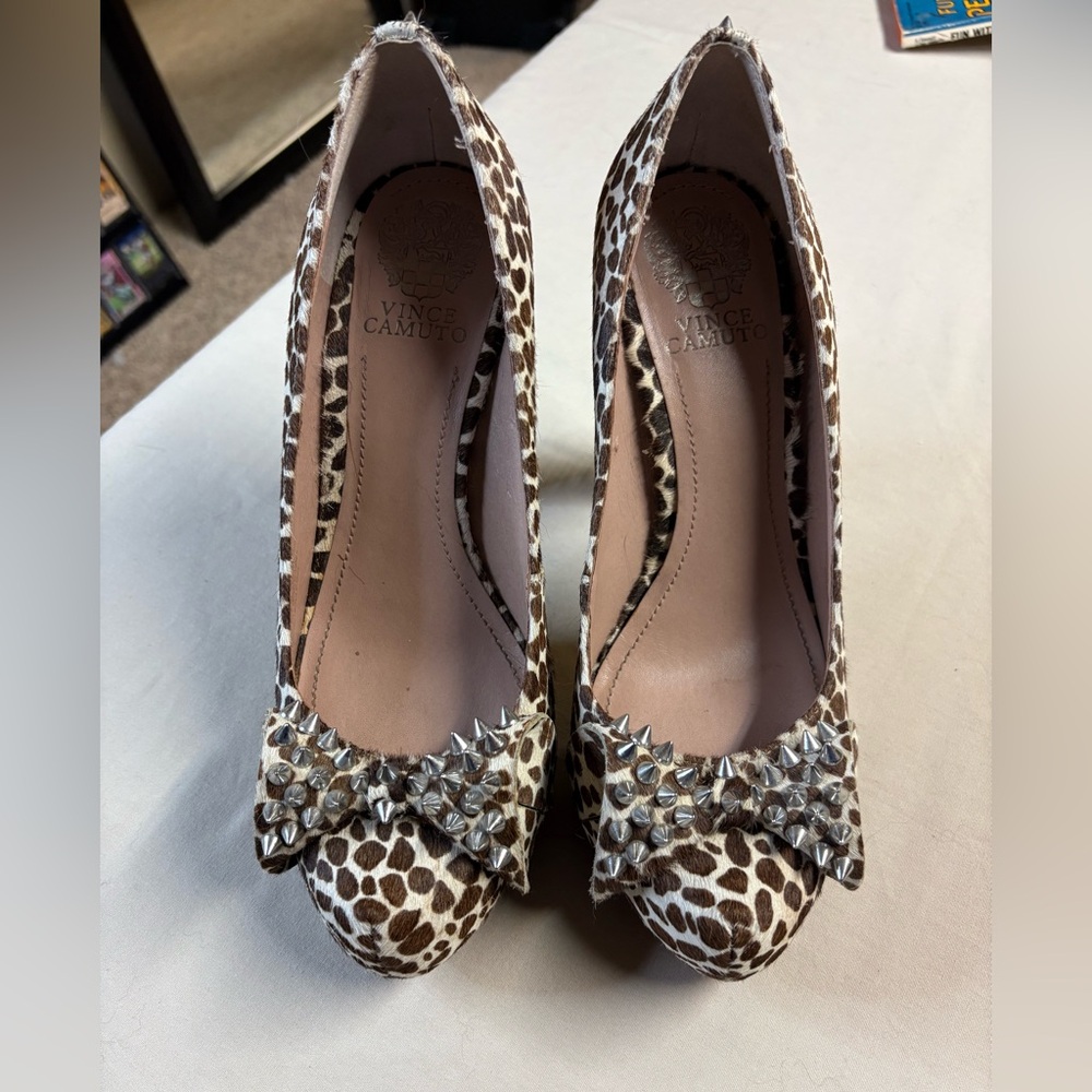 Vince Camuto Leopard Print Heels with Studded Bow Size 8.5